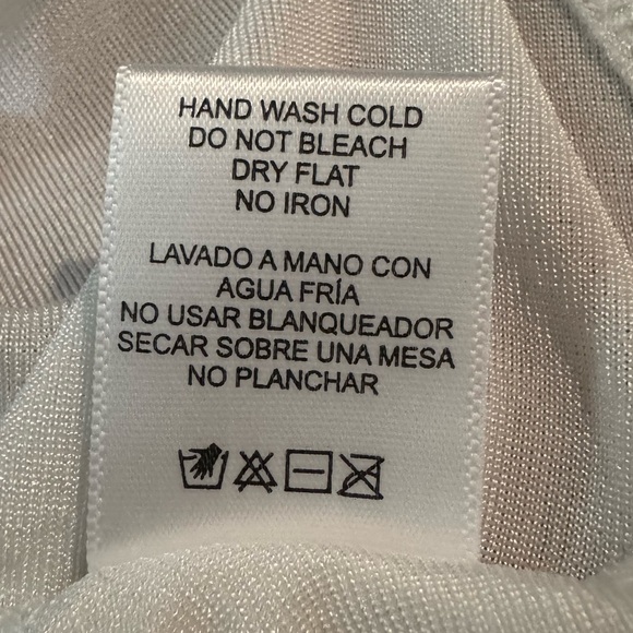 ✨NWT✨ White Crop Top - Picture 4 of 7